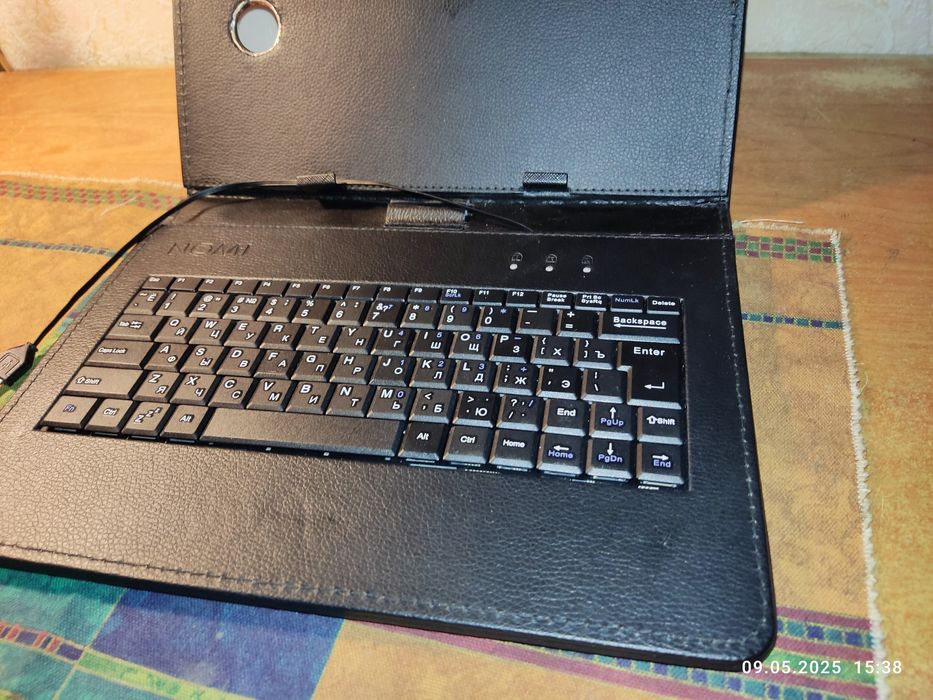 Чехол-книжка для планшета з клавіатурою