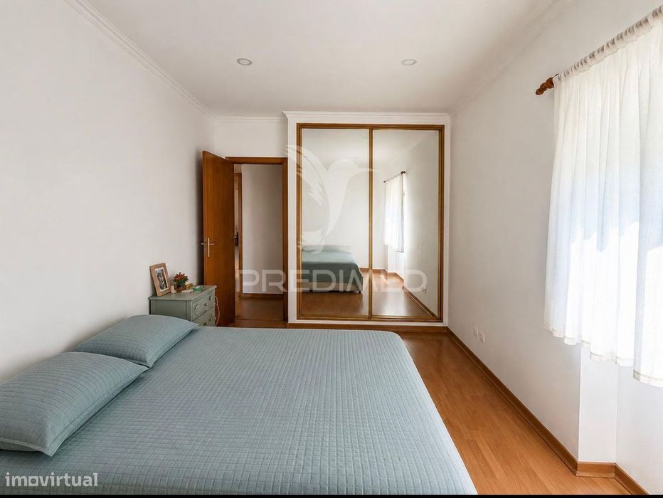 T2 Luminoso junto ao Hospital Garcia da Orta