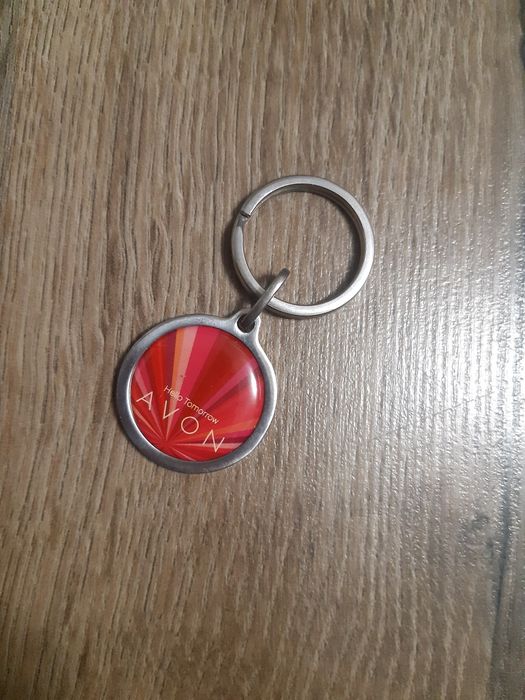 Продам брелок Avon