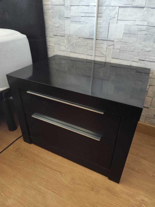 Conjunto de 2 Mesas de Cabeceira com Design Moderno