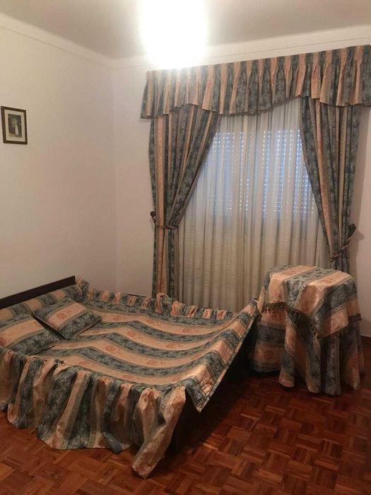 Conjunto cortinados, colcha, toalha mesa