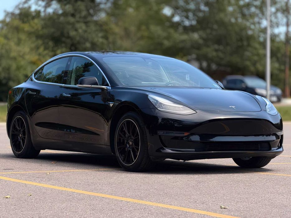 Tesla Model 3      2018