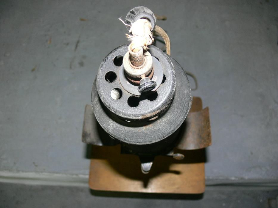 Stary przedwojenny rosyjski powiększalnik FIED