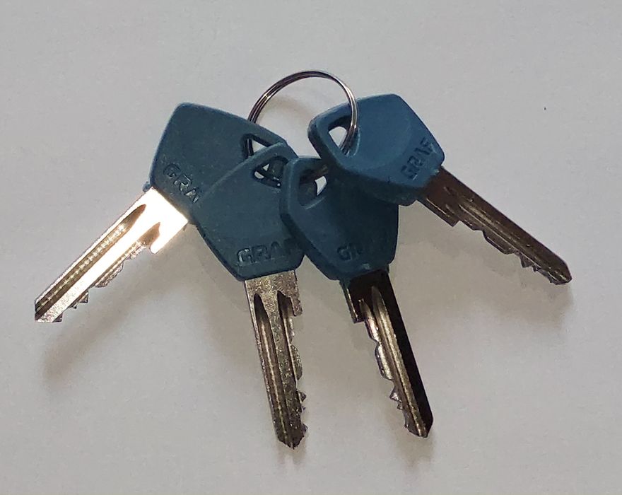 Два циліндри під один ключ (два цилиндра под один ключ)


c .l 64%


П