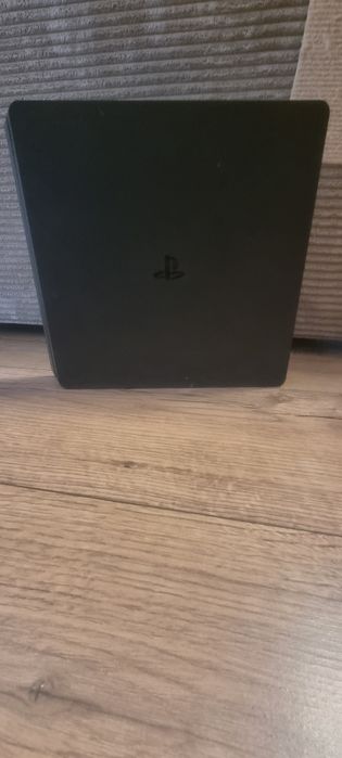 Konsola PlayStation 4