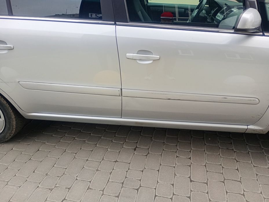 Автомобиль Opel Zafira