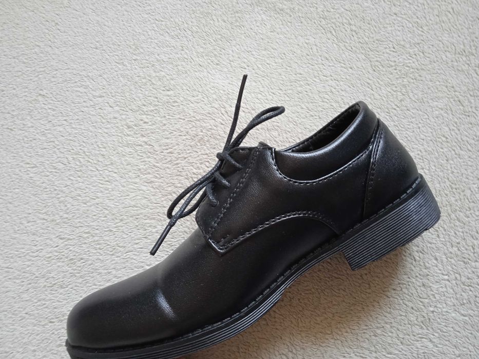 Eleganckie buty chłopięce