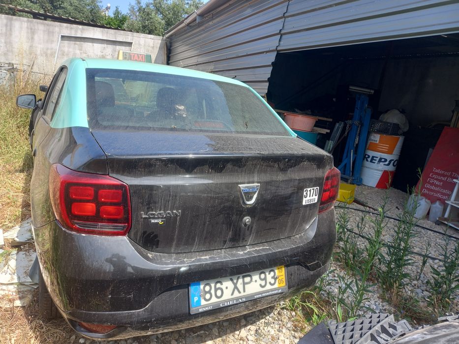 Carro  acidentado para  peças  ou reparar