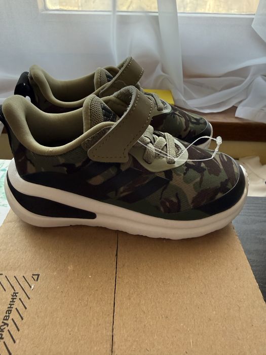 Кросівки adidas нові  24 розмір