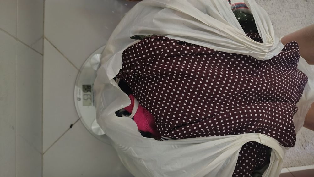 Одяг різний сорочки,блузи і т.д.