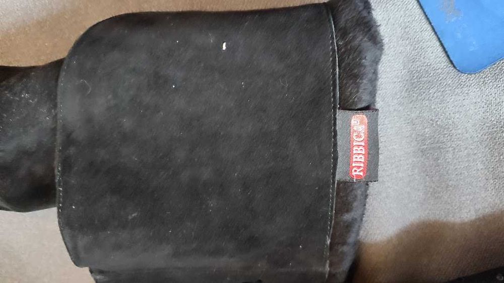 Kozaki zamszowe z cyrkoniami na szpilce Ribbica