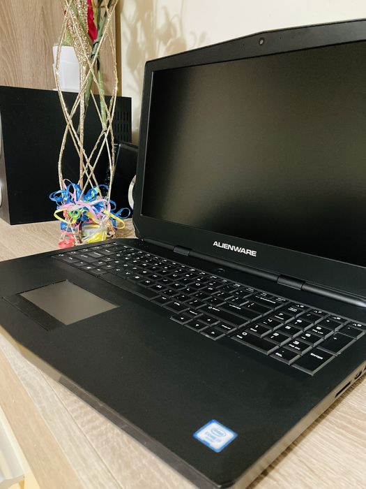 Ігровий ноутбук Alienware DELL