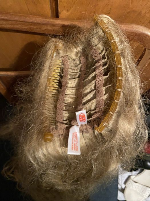 Парики,  шиньоны, хвосты