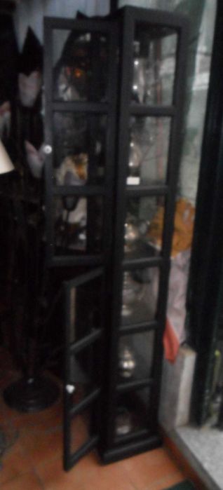 Móvel vitrina de apoio