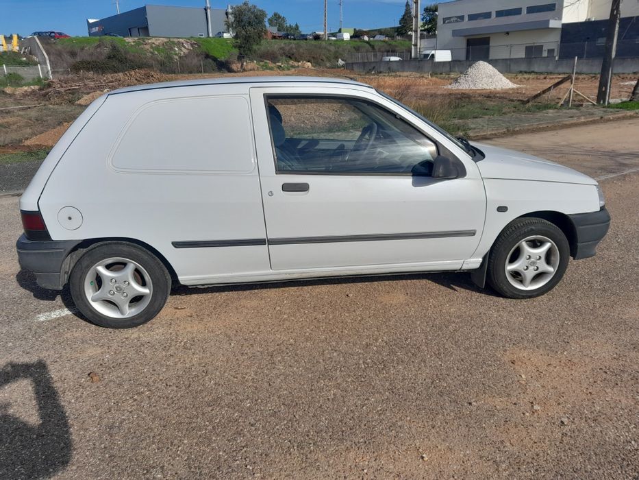 Renault Clio 1.964872118968578123