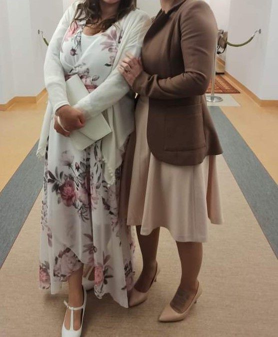 Sukienka ślub cywilny biała w róże kwiaty długa