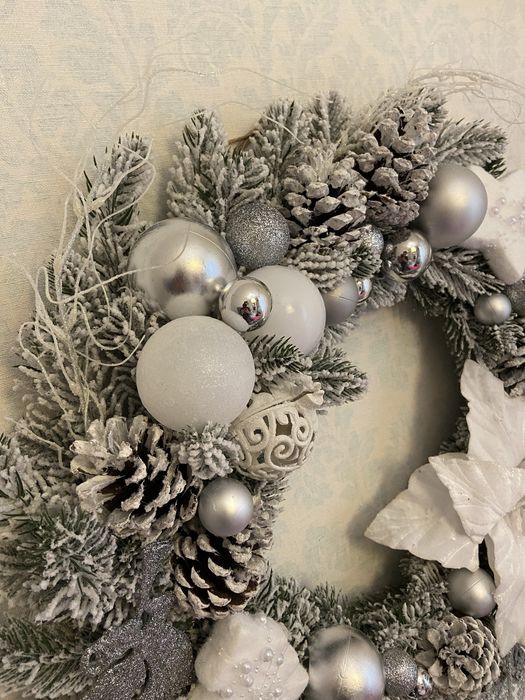 Большой 55 см хвойный венок на двери белый серебряный литой