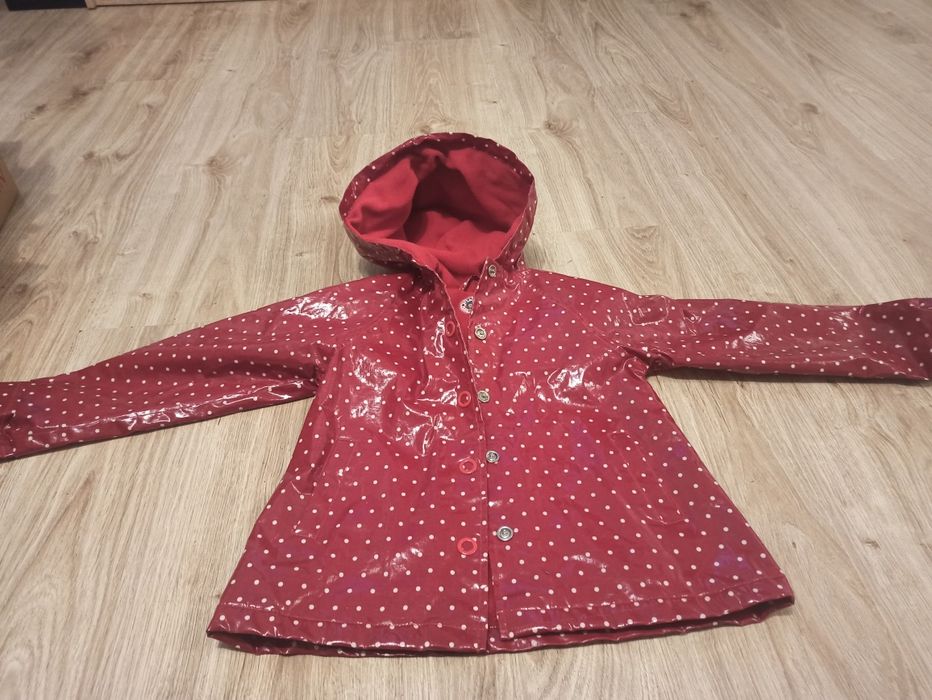 Peleryna  przeciwdeszczowa 5.10.15 . 122 dziewczynka