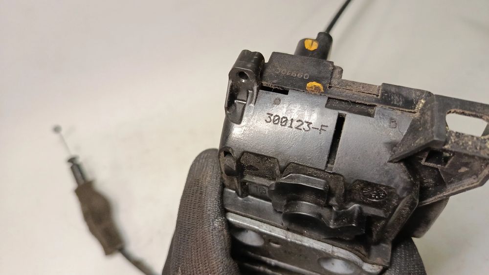 Fechadura / fecho porta frente esquerdo RENAULT Clio III (BR0/1, CR0/1