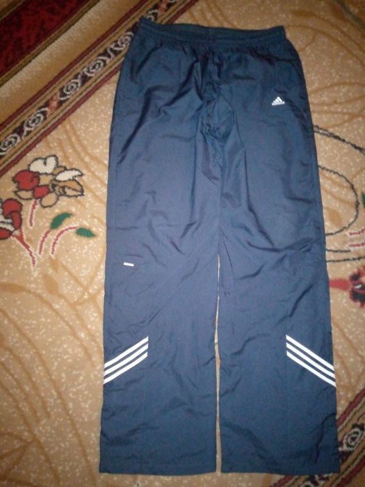 Спортивні Adidas.