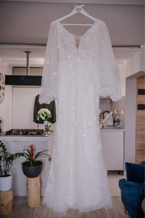 Suknia ślubna o kroju syrenki