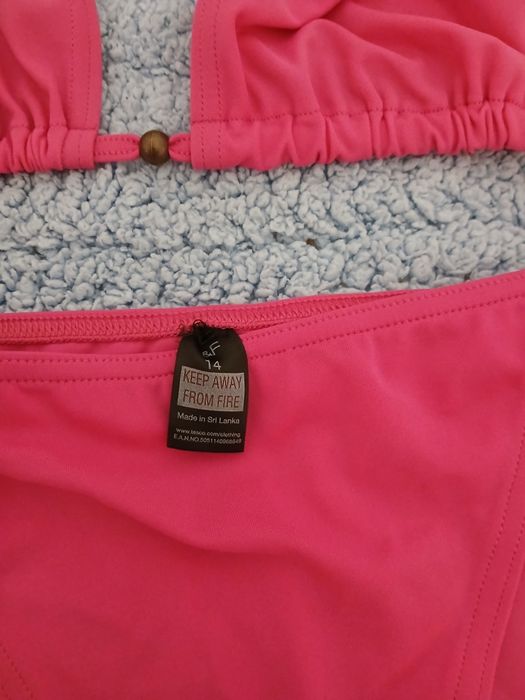 Продам купальники яркие