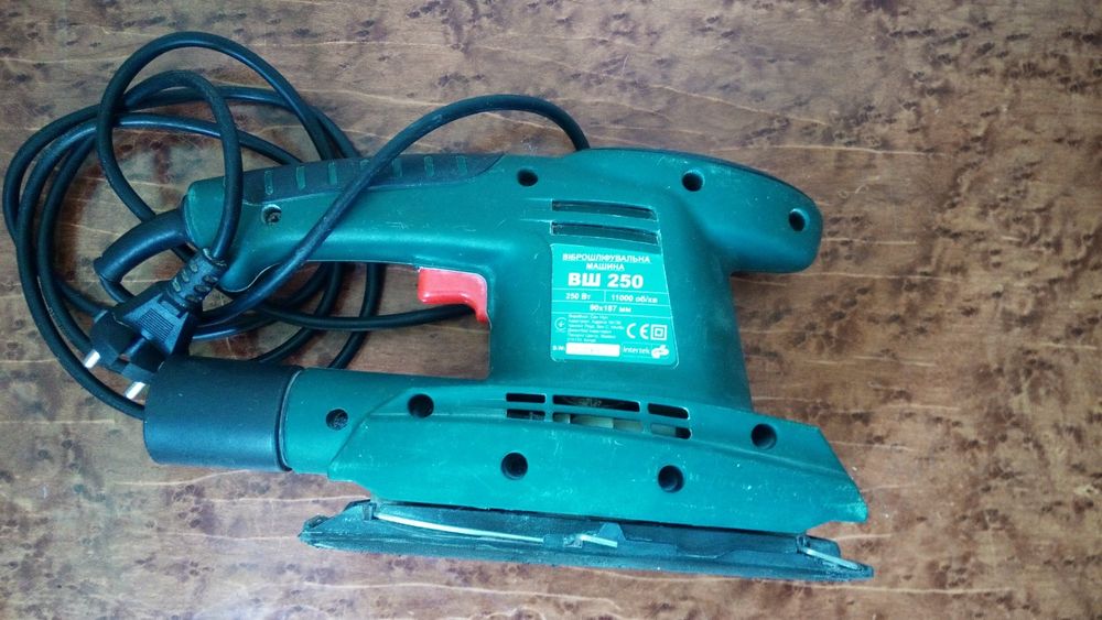 Віброшліфувальна машина.