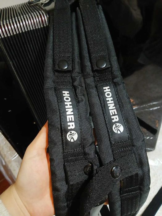 Acordeão Hohner Bravo III 80