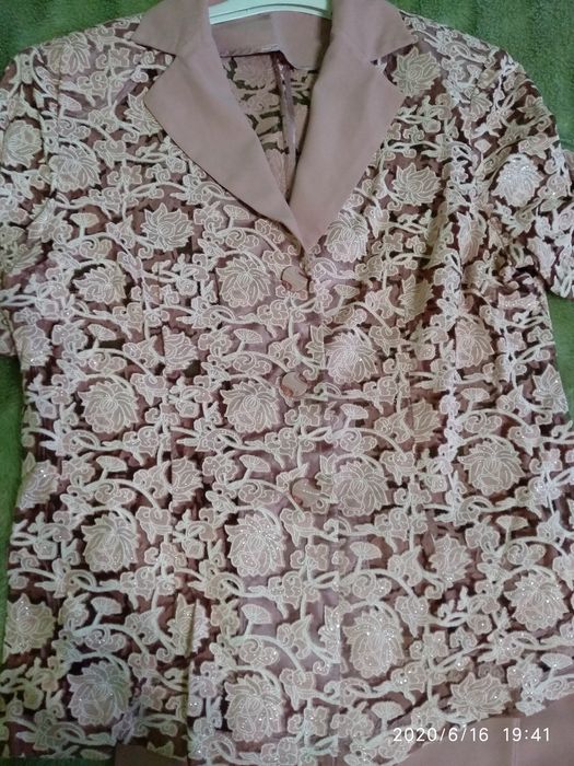 Жіночий костюм рожевий