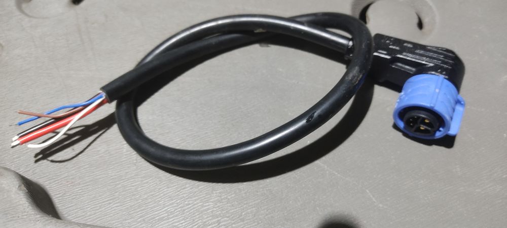 Разъём на аккумулятор электровелосипеда,скутера