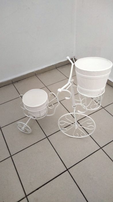 Kwietnik metalowy ręczna robota