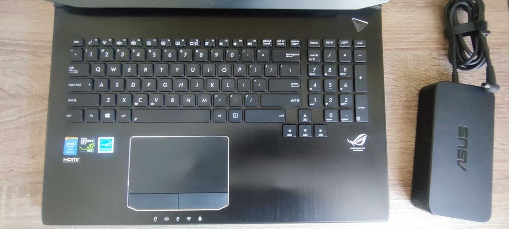 Asus G750JM Win10 24gb RAM 1250 ssd procesor i7