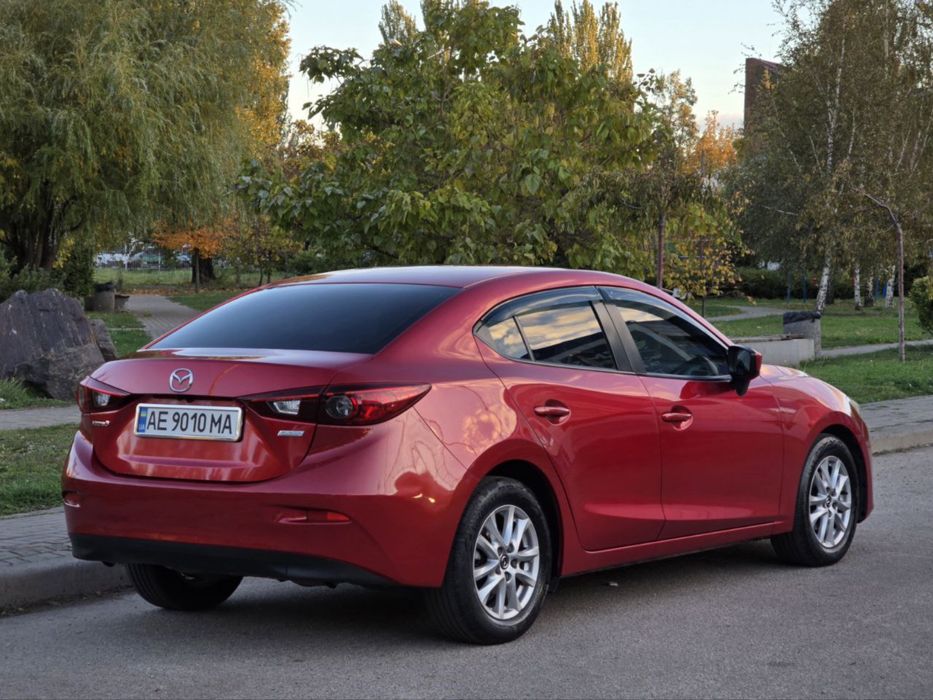 Авто Mazda 3 седан