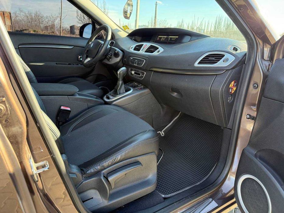 Renault Grand Scénic 3 2010 год 2.0 бензин