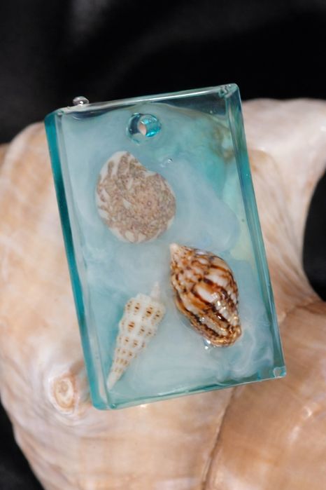 Pendentes em resina paea colares