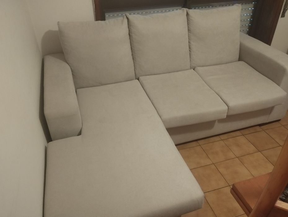 Sofá usado de três lugares