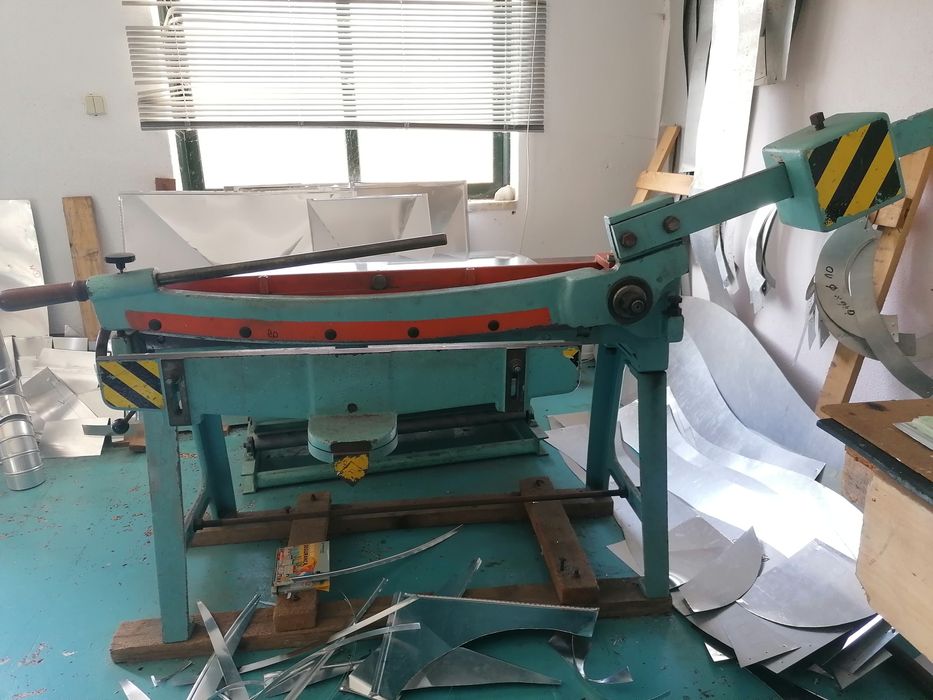 Guilhotina bacalhoeira com faca de corte