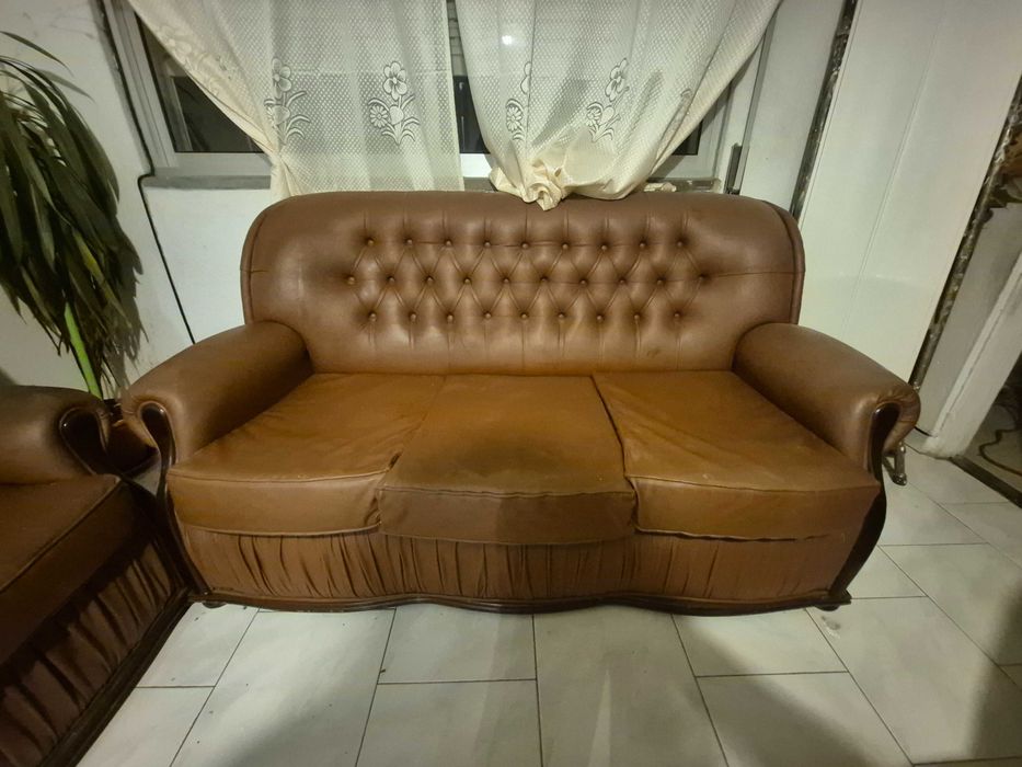 Conjunto de três sofás de sala