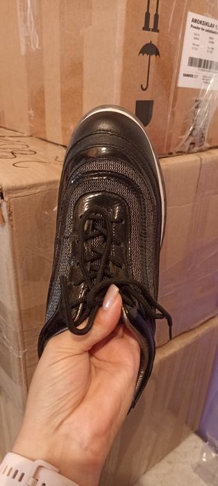 Кроссовки для девочки