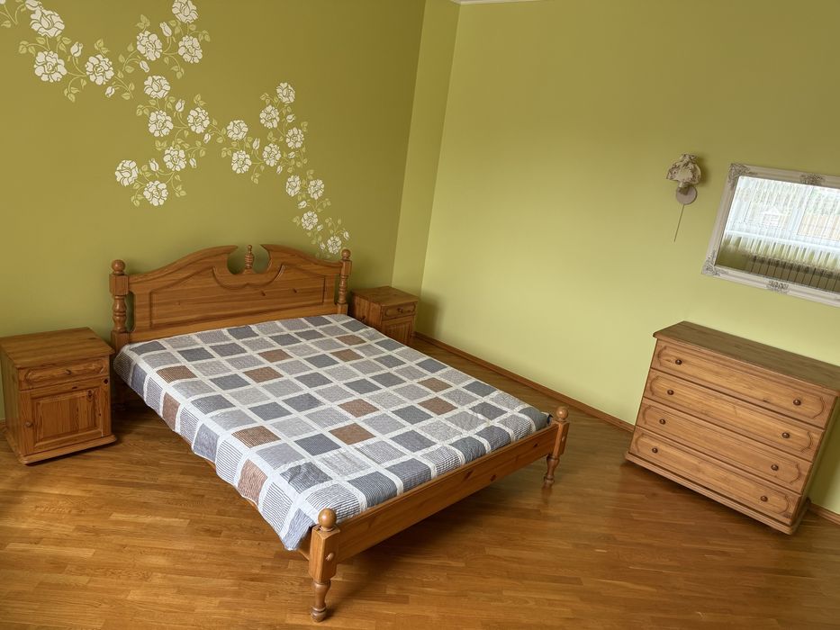 Спальний гарнітур з натурального дерева, ліжко, 2 тумби, комод