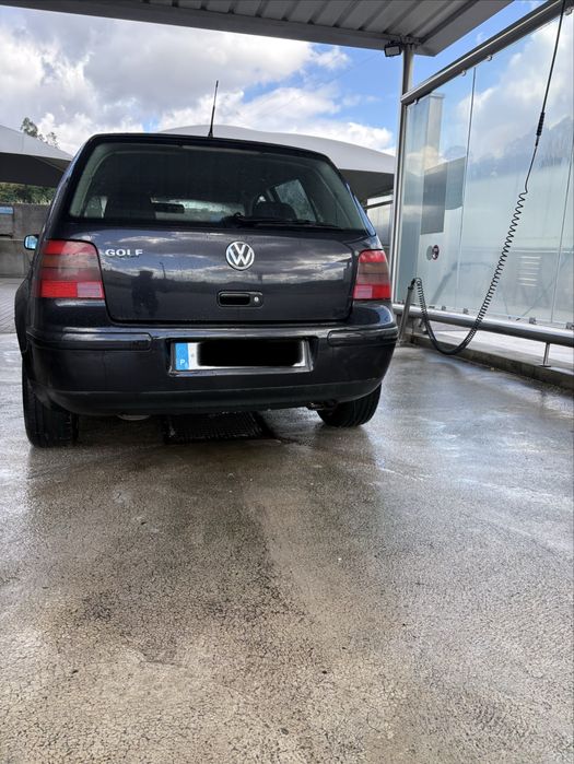 Volkswagen    Golf