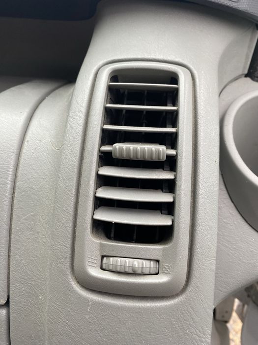 Trafic vivaro kratka nawiewu szare