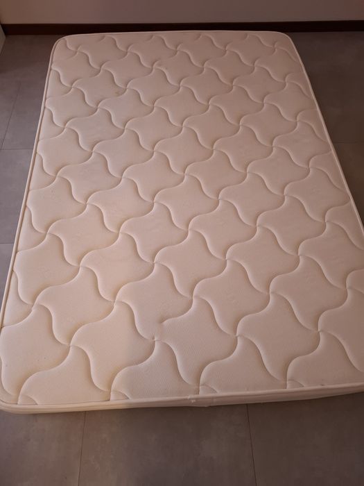 Oportunidade Colchão de 2 m por 1,40 m