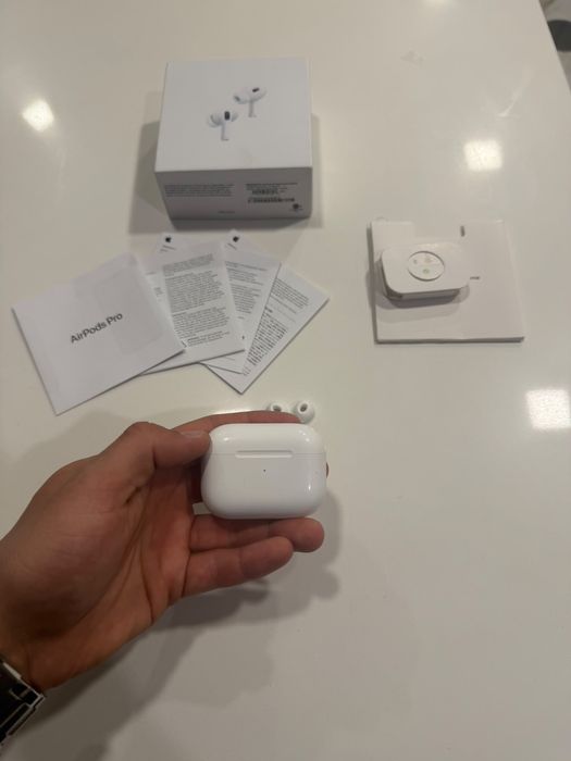 Apple AirPods Pro – Caixa + Acessórios