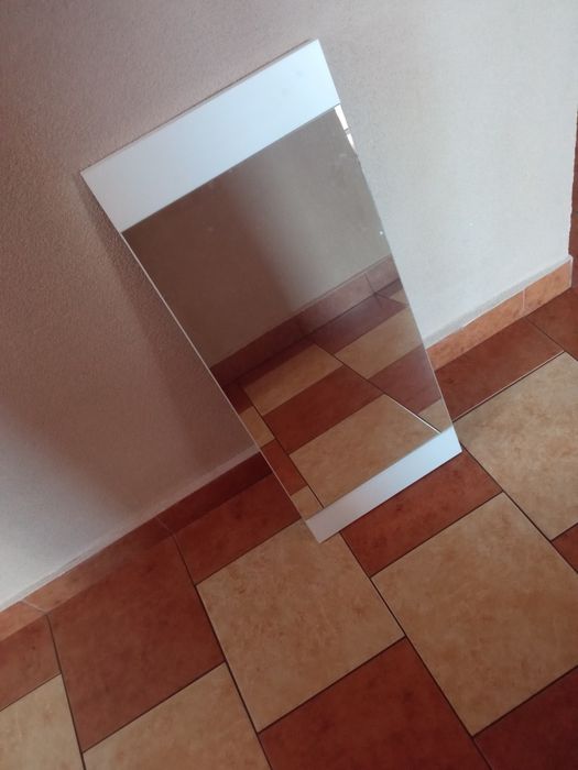 Lustro ścienne .