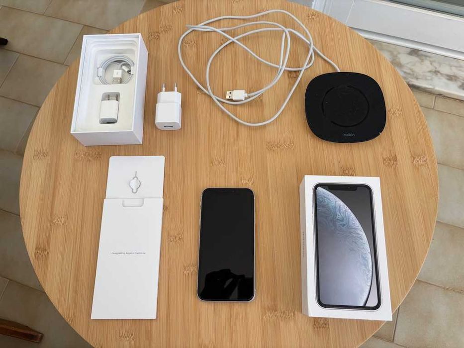iPhone XR branco de 64 GB com 3 carregadores (EUA + UE + indução) 80% (US charger included)