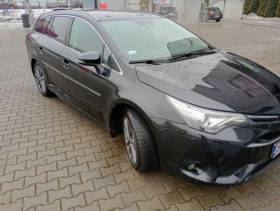 Toyota Avensis Toyota Avensis 1.8 kombi premium z pakietem style i executive