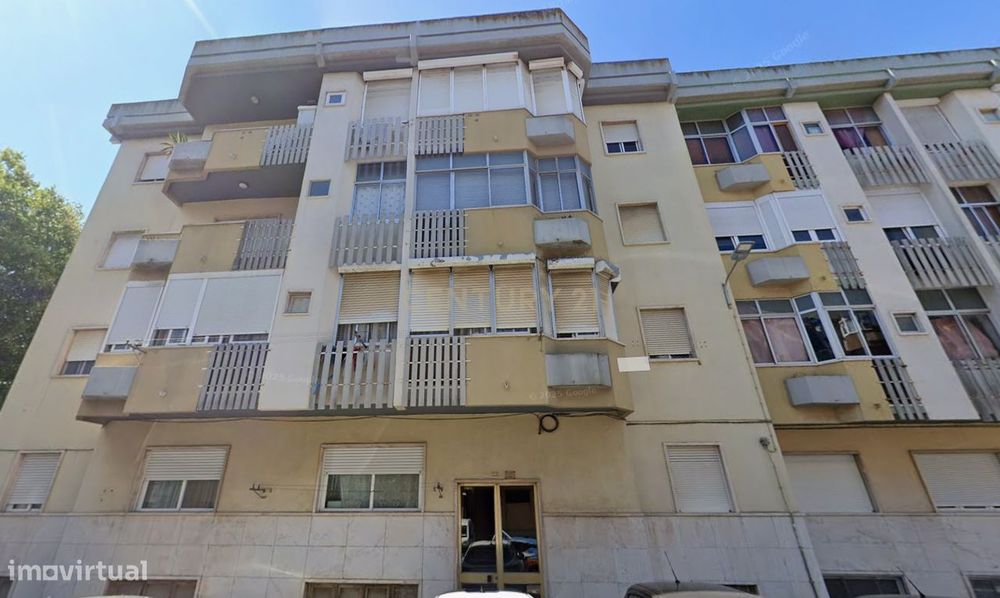 Apartamento T2 Totalmente Remodelado | 78 m² | Zona Central com boa Ac