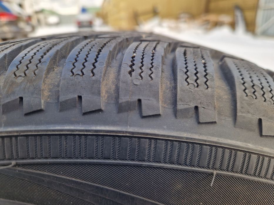 Шини nokian 215/60 r16