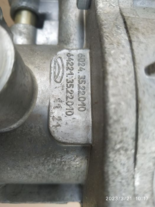 Кран управления тормозами прицепа